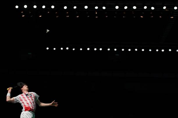 羽毛球扣球的力量來源:手腕與腰腹的運用