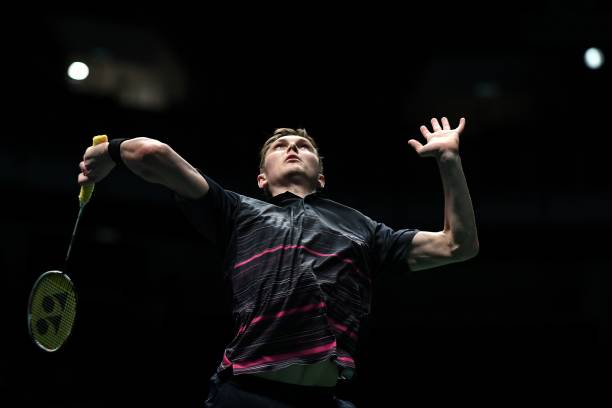 羽毛球揮拍發(fā)力技巧:如何利用腰腹力量提升擊球效果