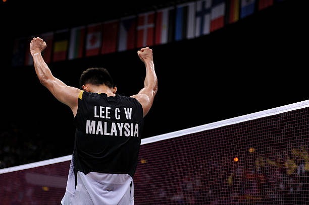 如何正確判定單人羽毛球比賽的出界與得分？