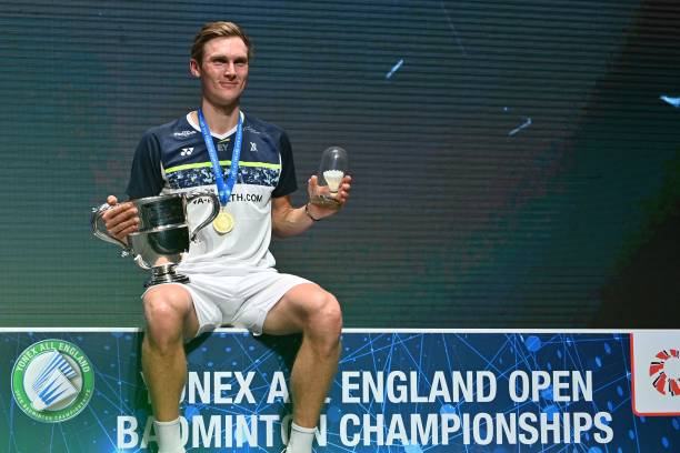 羽毛球發(fā)球姿勢與規(guī)則:避免犯規(guī)的關鍵要點