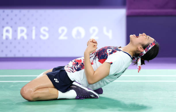 羽毛球高手過招！石宇奇VS周天成比賽精彩瞬間