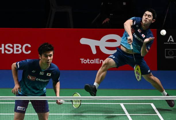 尤尼克斯羽毛球拍參數(shù)解讀：平衡點、重量與拍框材質(zhì)