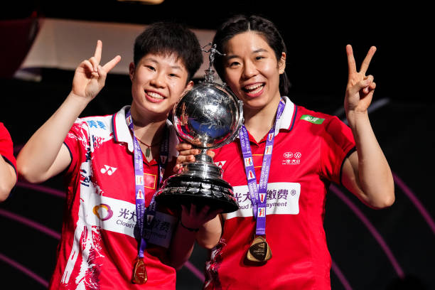 新手必看！8u和10u羽毛球拍哪個(gè)更適合初學(xué)者？