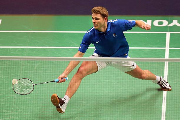 如何繪制符合規(guī)范的學校羽毛球場尺寸圖紙