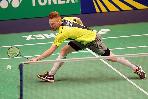 羽毛球雙打配合動作要領(lǐng):站位與跑位的關(guān)鍵細節(jié)