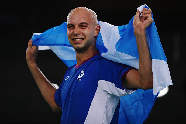 羽毛球雙打換位技巧解析:避免跑位混亂的關(guān)鍵要點