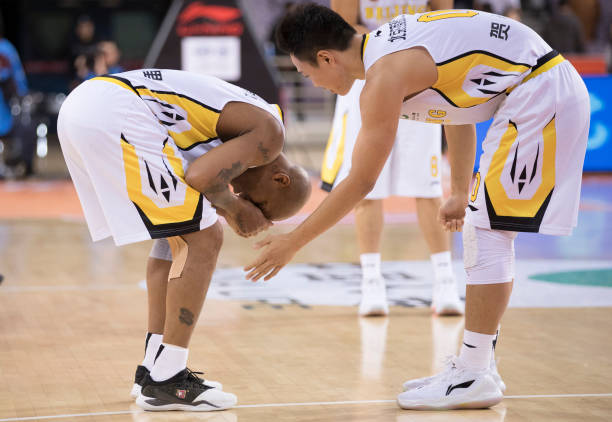 籃球過人技巧全攻略！10招視頻教學(xué)