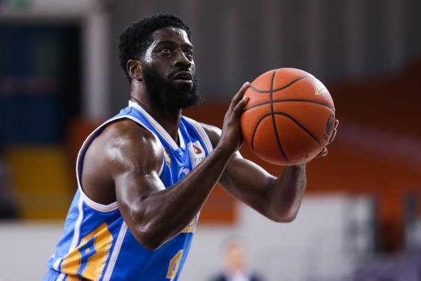 NBA比賽用球是幾號(hào)？職業(yè)籃球用球規(guī)格揭秘