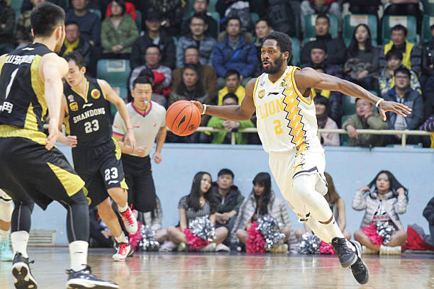 姚明趙睿罕見合影，網(wǎng)友：這是籃球界的傳承時刻