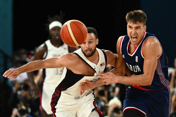 實(shí)戰(zhàn)中的二次運(yùn)球:如何巧妙突破防守