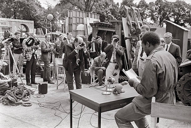 德布勞內(nèi)外腳背弧線傳中，皮球直掛球門死角