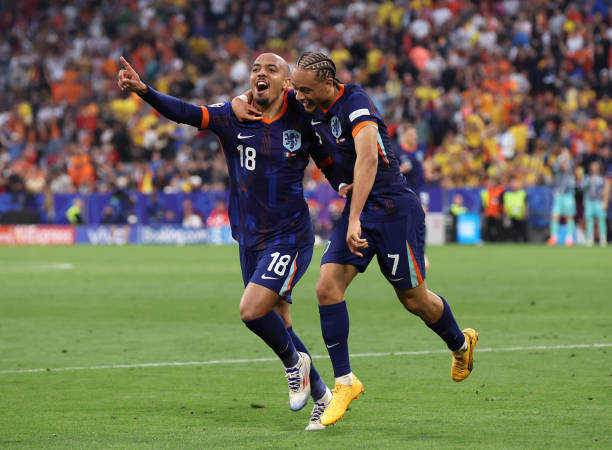 范巴斯滕的技術(shù)特點(diǎn)：為什么他被認(rèn)為是史上最佳前鋒之一？