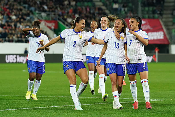 梅西與C羅的西甲最佳球員之爭(zhēng)：誰(shuí)更勝一籌？