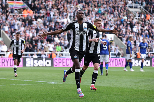 射門要領(lǐng)詳解:如何在不同位置選擇最佳射門方式