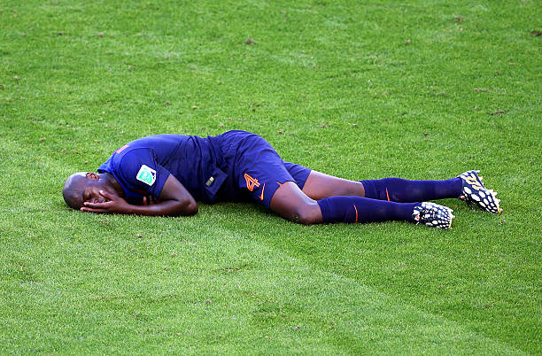 戰(zhàn)術(shù)板深度研究：opebetf足球中如何根據(jù)對手調(diào)整戰(zhàn)術(shù)？