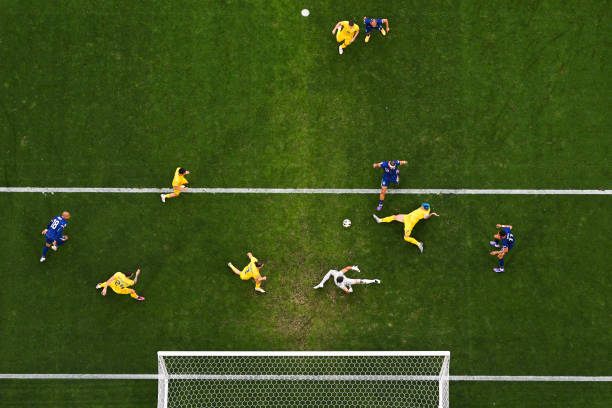 美國足球冠軍聯(lián)賽勝負(fù)記錄與球隊(duì)表現(xiàn)