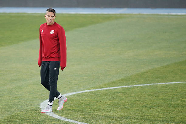 齊達(dá)內(nèi)的經(jīng)典時刻:2002年歐冠決賽天外飛仙