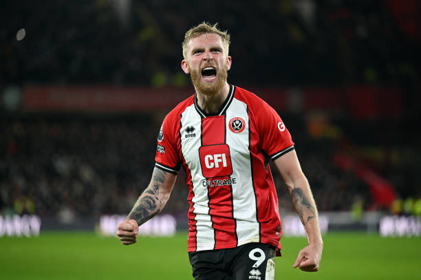 從傳球到破門:范佩西魚躍頭球的技術(shù)細(xì)節(jié)揭秘