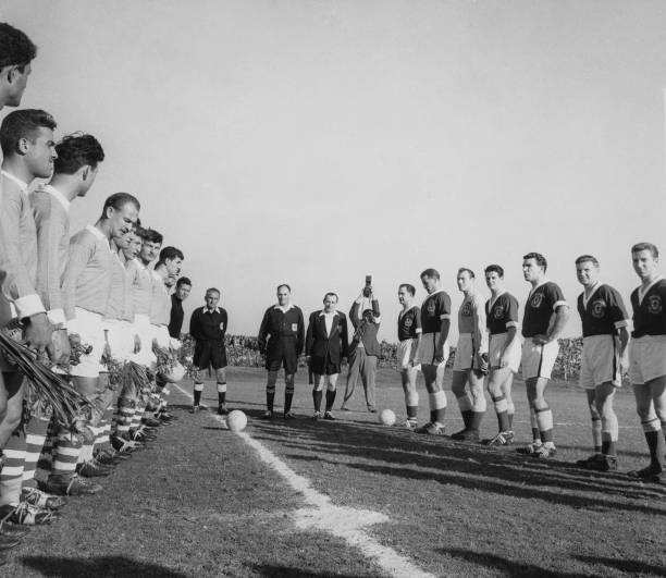 技術(shù)風(fēng)格大比拼:C羅的爆發(fā)力 vs 梅西的細膩控球