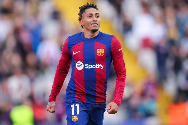 梅西vs巴西:回顧球王與桑巴軍團(tuán)的經(jīng)典對(duì)決