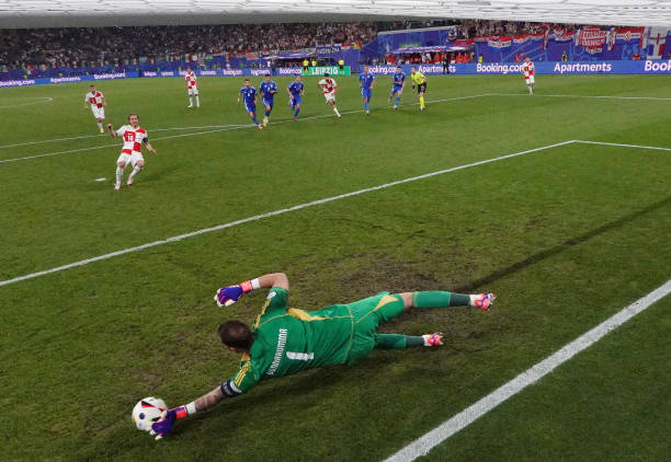 歐冠焦點(diǎn)戰(zhàn)：巴黎圣日耳曼vs國際米蘭，誰能笑到最后？