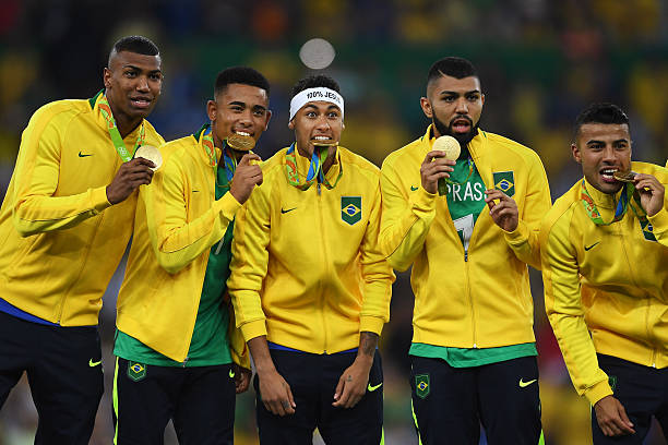 從青澀到成熟:貝克漢姆與妻子維多利亞的顏值進(jìn)化史