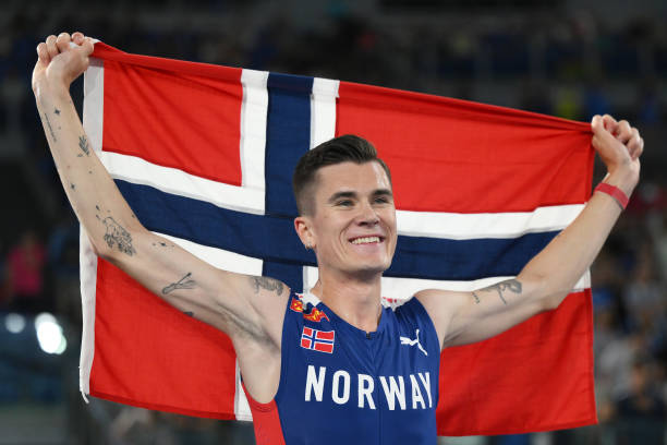 飛人大戰(zhàn)再現(xiàn)!多哈世錦賽女子200米決賽高清回放