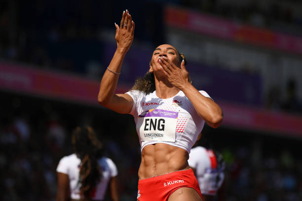 霍啟剛身家?guī)缀?？郭晶晶嫁入豪門背后的財富故事