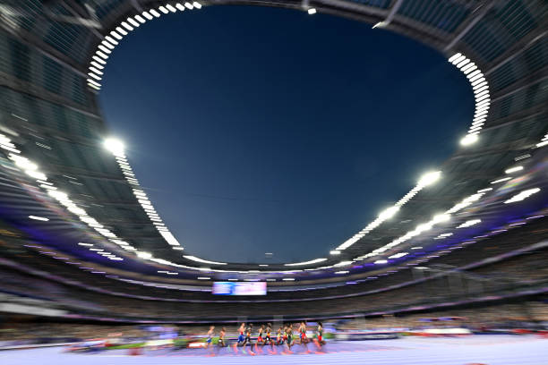 陳芋汐2025年訓(xùn)練營(yíng)探秘:高強(qiáng)度備戰(zhàn)巴黎奧運(yùn)會(huì)