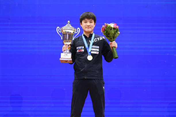 直拍上旋球VS下旋球:旋轉(zhuǎn)原理與擊球技巧對(duì)比