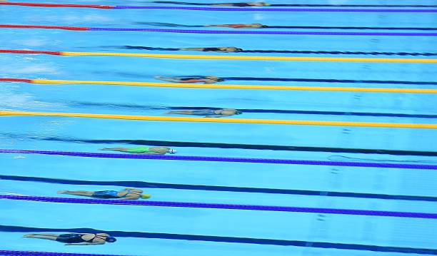 掌握游泳翻轉(zhuǎn):10個(gè)關(guān)鍵步驟的圖解分析