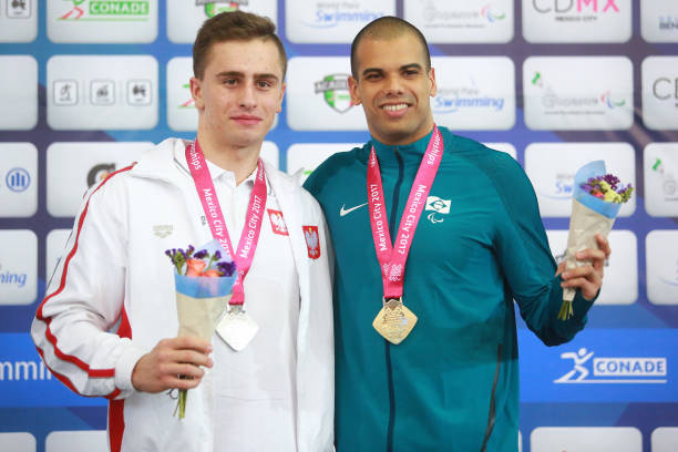 游泳轉(zhuǎn)身技巧指南:提升游泳水平的關(guān)鍵一步