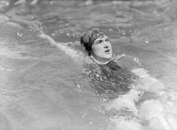 腰突康復(fù)期間能否游泳？注意事項(xiàng)與推薦方案