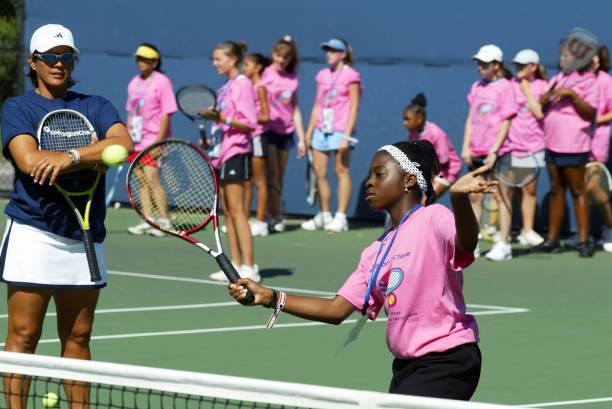 網(wǎng)球場地標準解析:地面材質(zhì)與性能要求