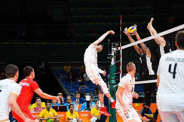 排球墊球動作分解教學(xué)與練習(xí)方法