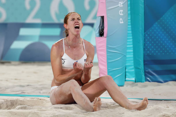 如何正確設(shè)置排球比賽場地？