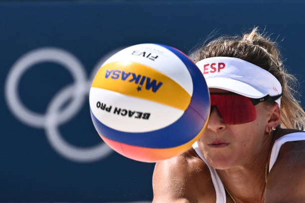 惠若琪與朱婷:兩位女排巨星的不同人生軌跡