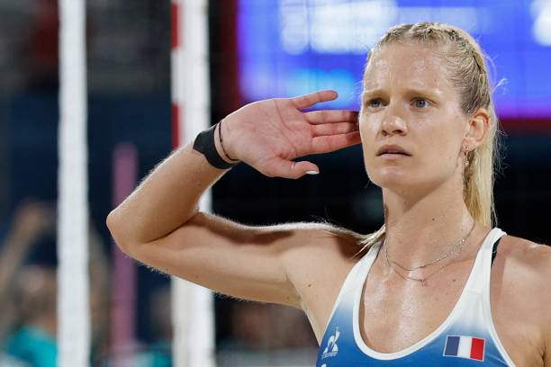 六人制排球站位圖解:輪轉(zhuǎn)規(guī)則與位置調(diào)整技巧