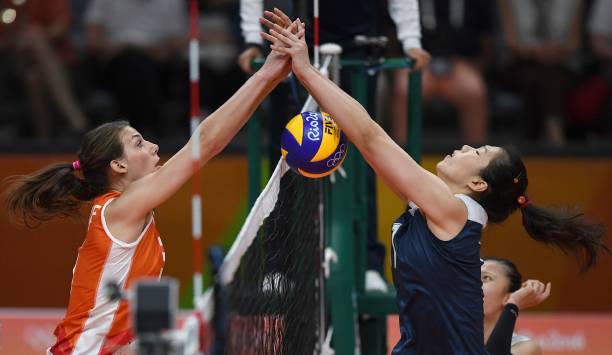 排球比賽每隊(duì)?wèi)?yīng)有多少人參加？